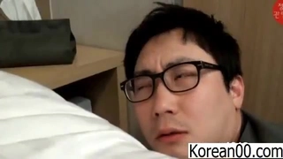 欧洲美女在宿舍房间里狂野的一面惊喜