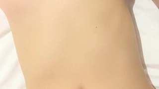 上海公交车上对着前排美女撸管最后射出