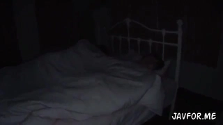 真实小夫妻居家操逼，甜美小骚货，扶着屌舔了起来，张开双腿爆插骚穴，后入猛顶奶子晃动，骑在身上蠕动 ，从下往上视角